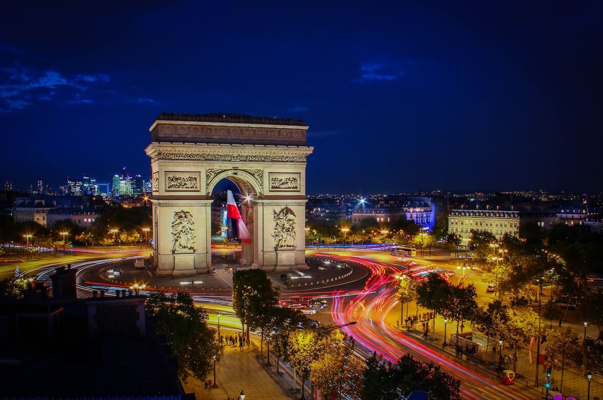 Zafer Takı (Arc de Triomphe), Paris, gece – Fransa vize başvuru rehberi görseli