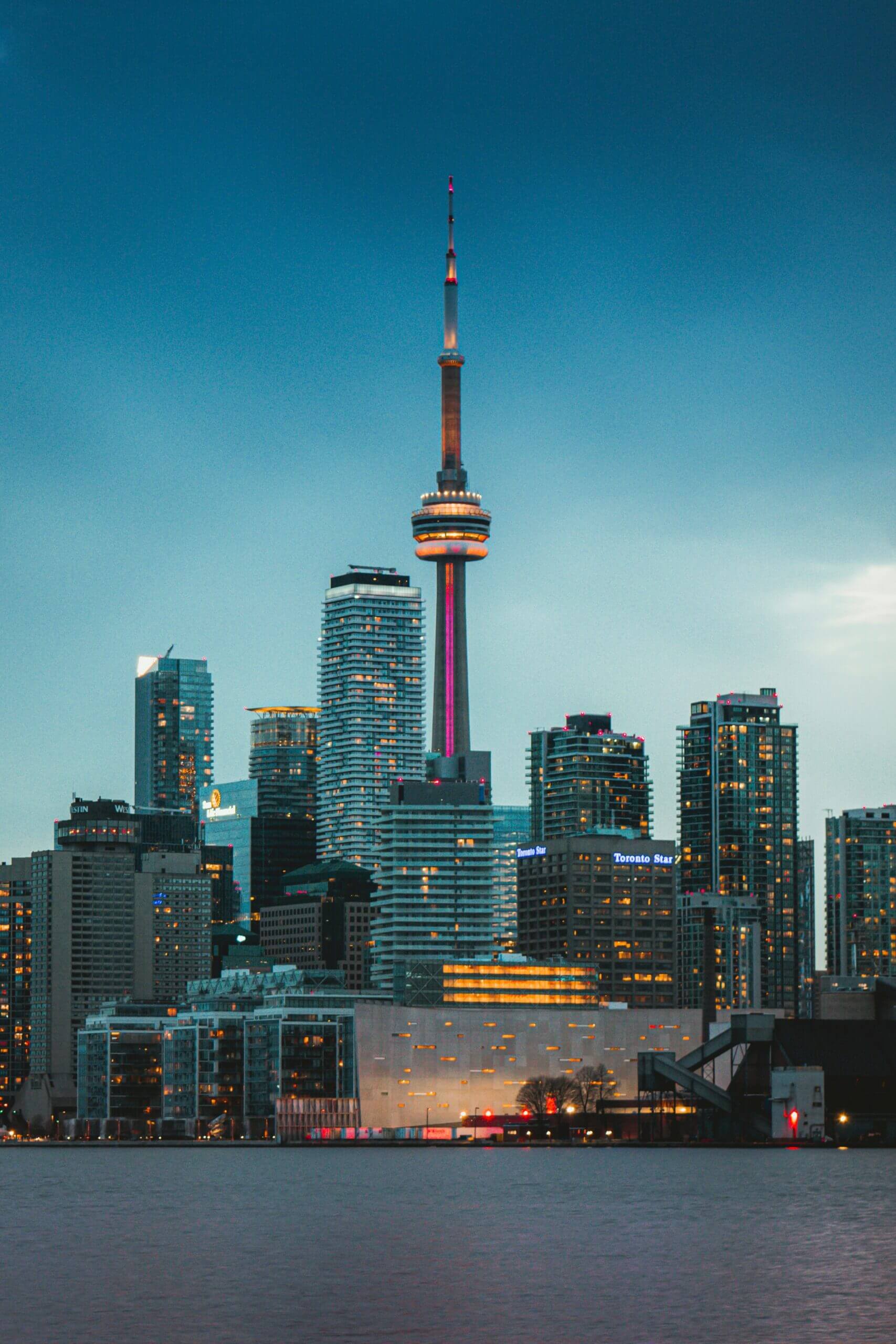 CN Kulesi ve Toronto silueti – Kanada vizesi
